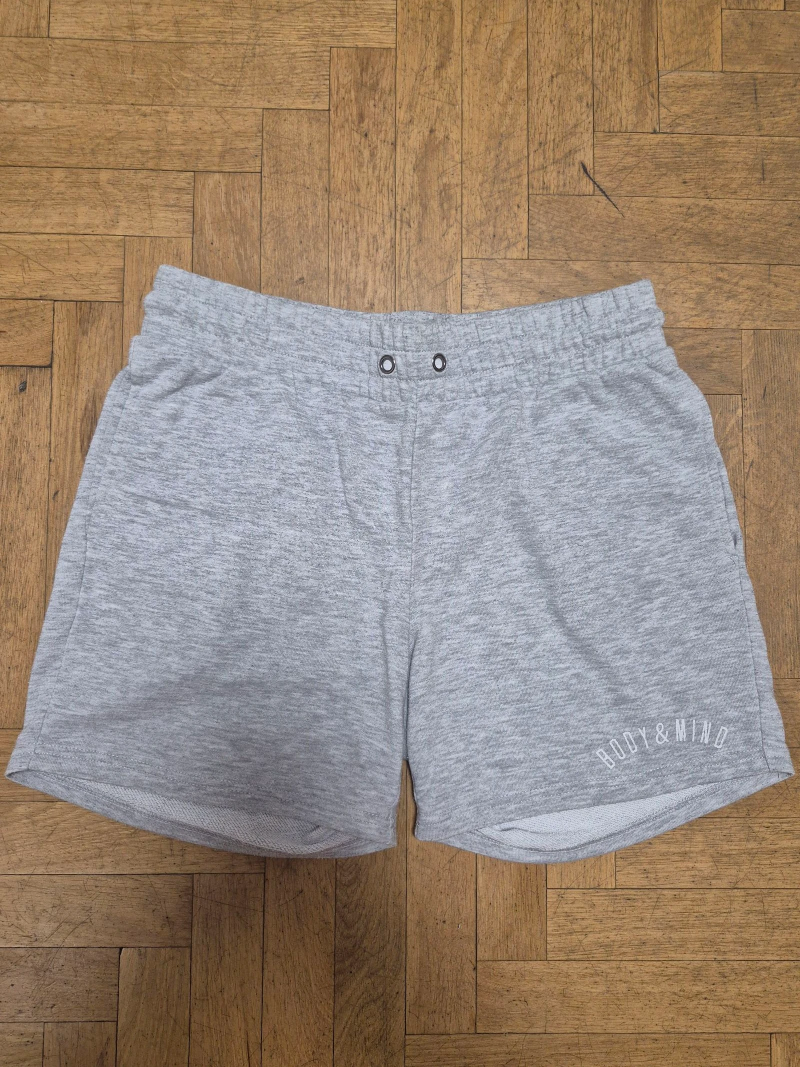 Pantalón corto gris con bolsillos – Talla M